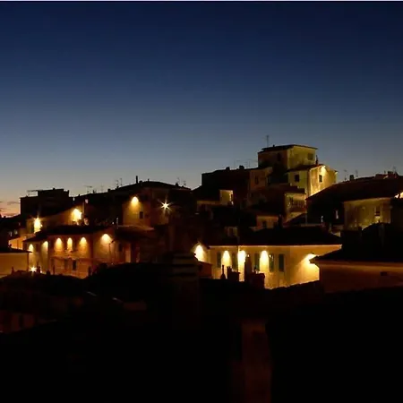 Casa Dei Canali, Sulla Piazza Del Paese - Services Included Appartement *